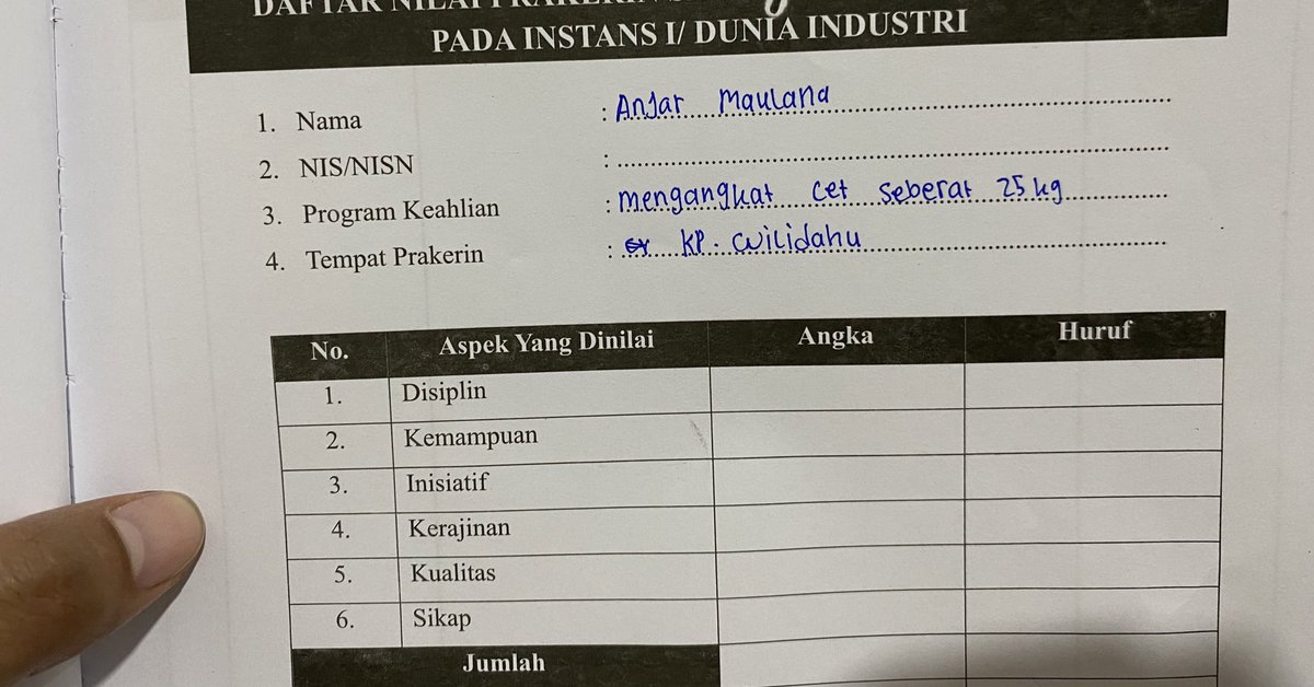 handsomerobz's tweet photo. mengangkat cet seberat 25kg adalah sebuah keahlian https://t.co/1PbAT8xueX