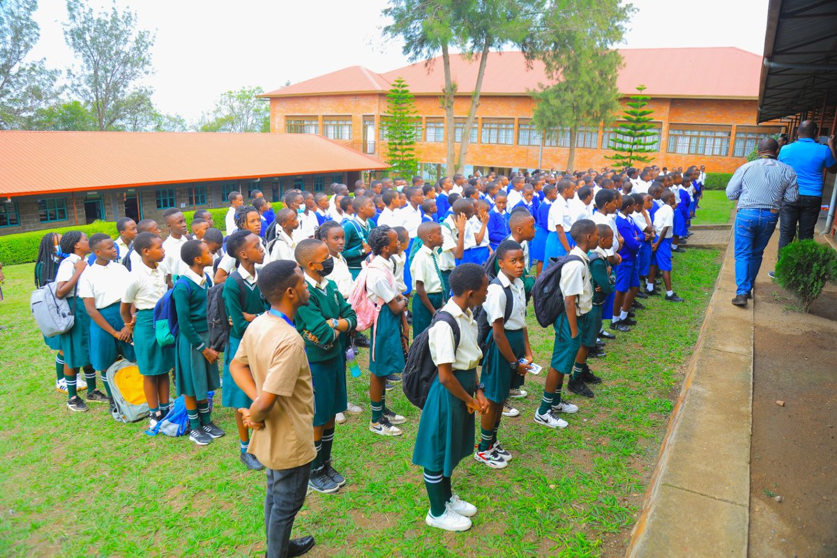 Rwanda_Edu's tweet photo. Today marked the official start of the 2024/2025 Primary Leaving Examinations (PLE).
The Minister of Education, @JoNsengimana, and the Minister of State, @ClaudetteIrere, launched the examinations at GS Institute Filipo Simaldone in Nyarugenge District and Sainte Ignace in Gasabo District, respectively.

A total of 220,840 candidates—100,219 boys and 120,621 girls—are sitting for the exams nationwide. The examinations will run from June 30 to July 3, 2025.

The schedule is as follows:

Monday, June 30: Mathematics, Ikinyarwanda
Wednesday, July 2: English, Social & Religious Studies
Thursday, July 3: Science, Elementary Technology