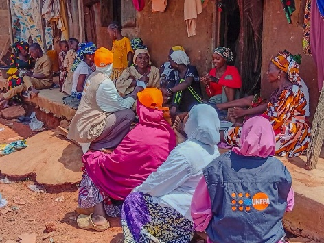 UNVolunteersng's tweet image. 🤝In Borno, through UNV &amp;amp; @UNFPANigeria partnership, Yafatima Ali a, #UNVolunteer

✅ Engages IDPs on life-saving skills
✅ Supports training in tailoring, shoemaking, cosmetics
✅ Creates GBV clubs in schools
Let’s strengthen partnerships for lasting impact!
#worldrefugeeday