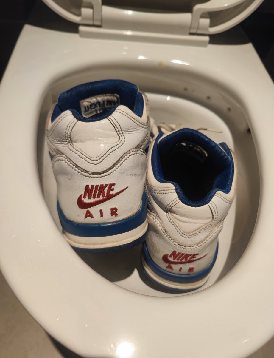 只配呆在马桶里
好想弄坏