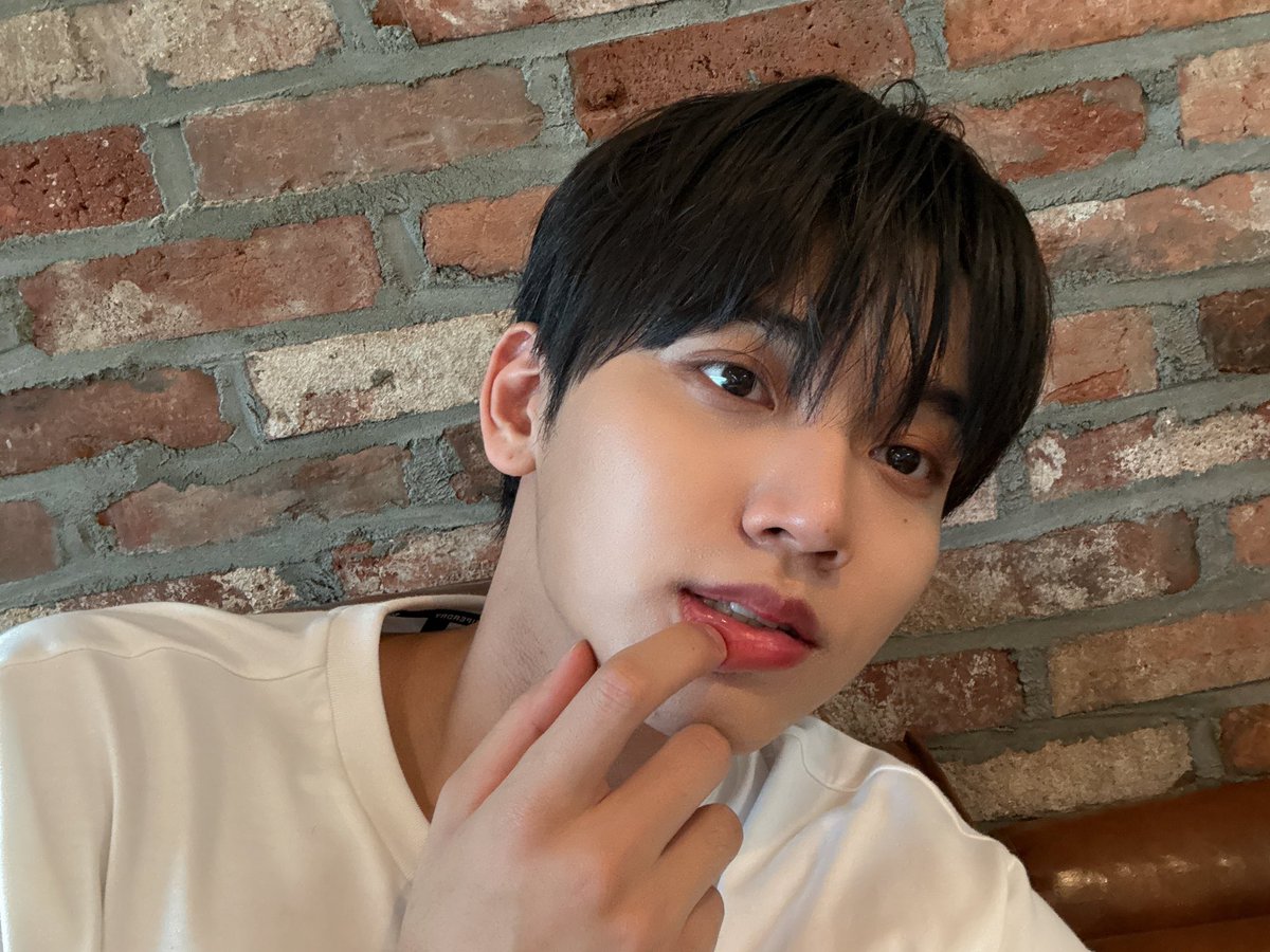 OmegaX_members's tweet photo. [#OX]

4주년 축하해 줘서 고마워
항상 내 옆에서 든든한 내 사랑이 돼줘
사랑해💕

#OMEGA_X #오메가엑스
#혁 #HYUK https://t.co/Vus7uPlfGa
