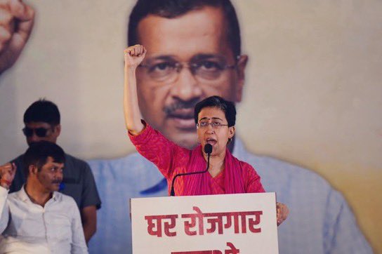 Shivani_AAP's tweet image. सेवा बस्ती वालों के आशियाने उजाड़ना BJP की वो क्रूर नीति है, जो गरीबों की ज़िंदगी से छत और सम्मान छीन रही है। कल जन्तर मंतर पर हज़ारों लोग इकट्ठा हुए — ये सिर्फ विरोध नहीं था, ये एक चेतावनी थी।

यह लड़ाई सिर्फ ज़मीन की नहीं, हक़ और इंसाफ़ की है।@AamAadmiParty सेवा बस्ती के हर…