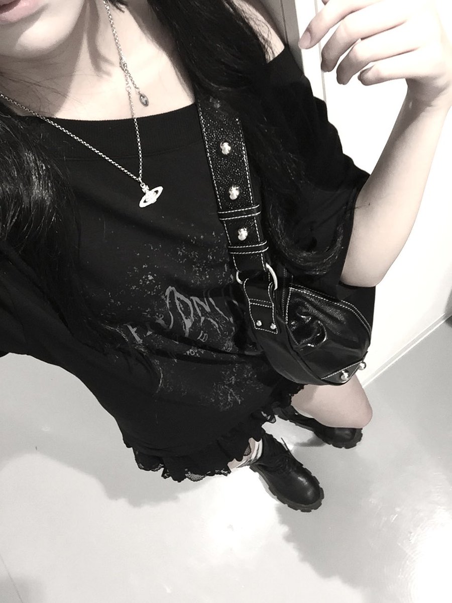 han_tts2's tweet photo. ootd🐈‍⬛☠️ https://t.co/aYOs7jmr0c