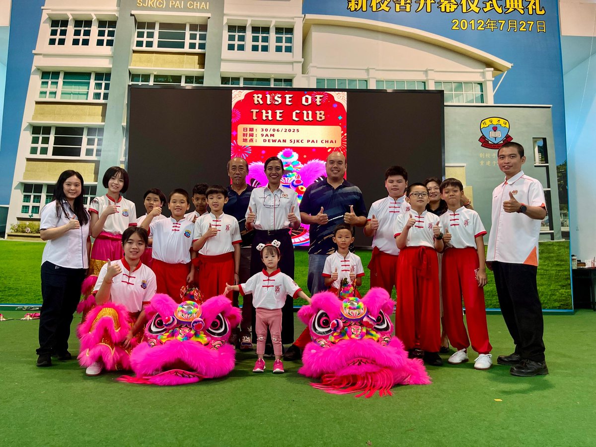 What an incredible day at the launch of Rise of The Cub by SJK(C) Pai Chai in Batu Ferringhi — a beautiful showcase of young talent and cultural pride!
I’m thrilled to support their journey by contributing two lion dance costume sets, so these little cubs can roar even louder.