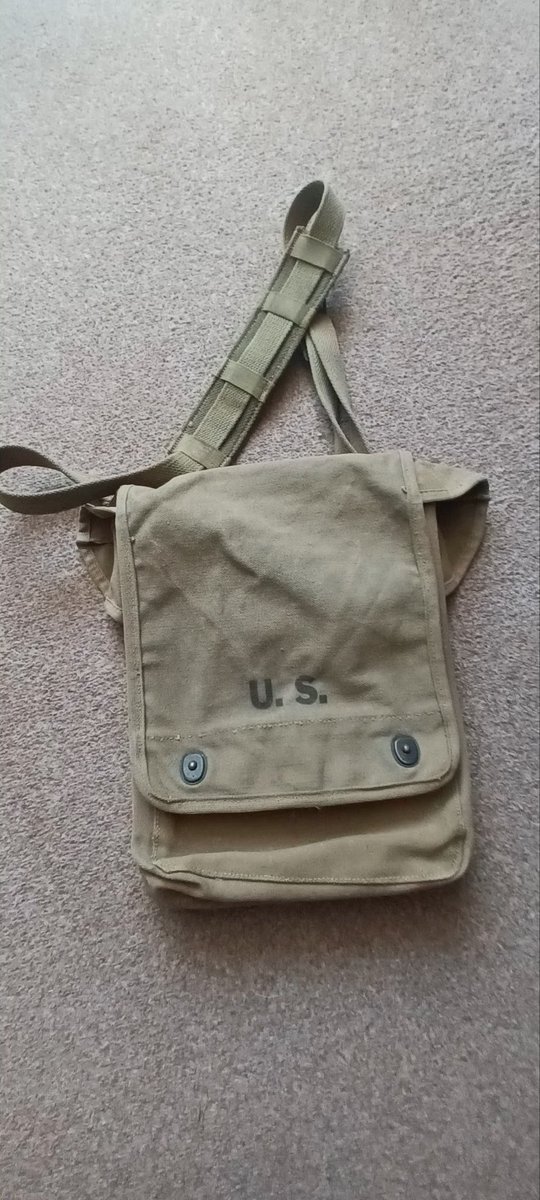BandBehind's tweet image. Few bits new in, nice Alan Hausmann mussette marked wounded and A22, dont have a22s name, a very origional map case marked 1944 and a Normandy silk map scarf similar to the one worn by (blink and you missed it) Dexter Fletcher who portrayed John Martin,
Cheers Nick👌