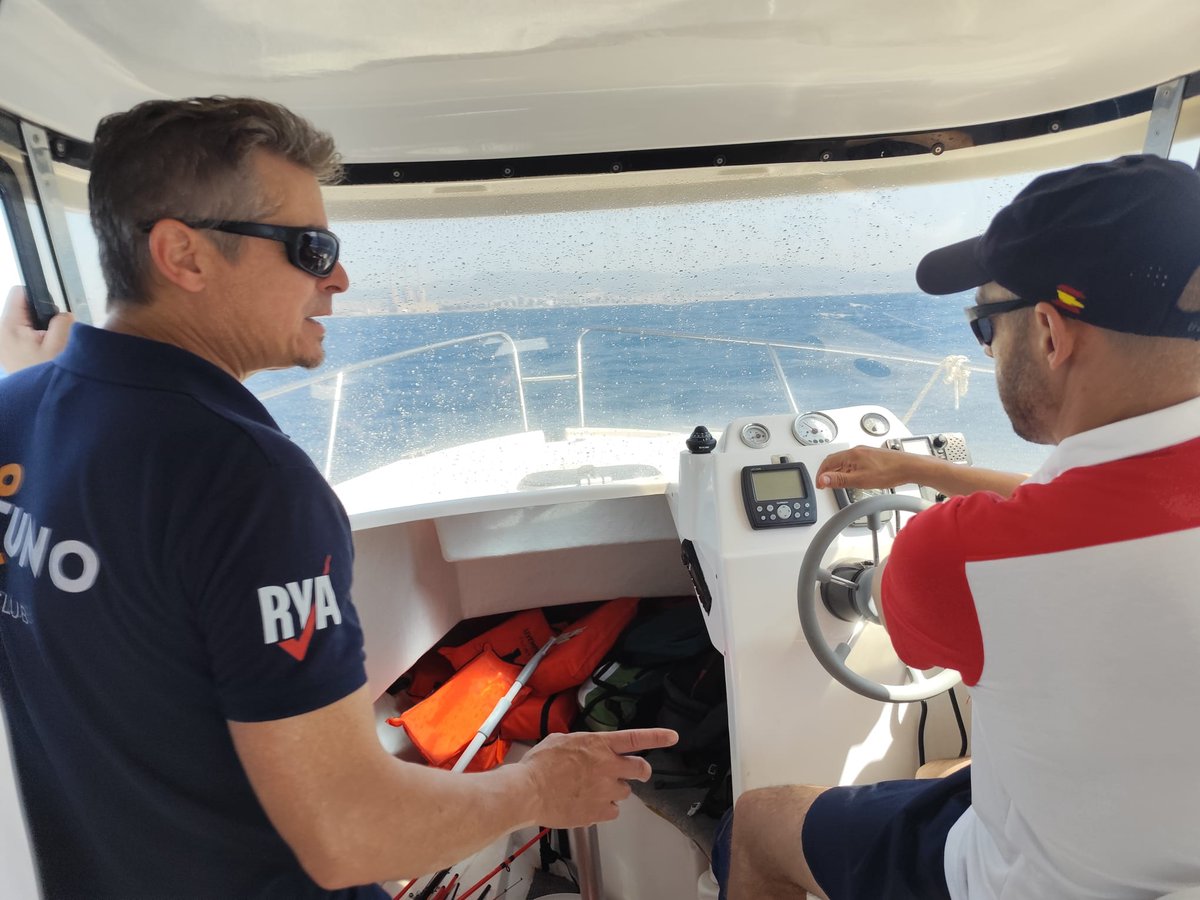 Ocho integrantes de la XXXIX Campaña Antártica del Ejército de Tierra #CAET obtuvieron en Barcelona la titulación náutica de la mano de la Escuela Náutica Neptuno.
La navegación será fundamental para el éxito de la misión en Isla Decepción. #Somostuejército