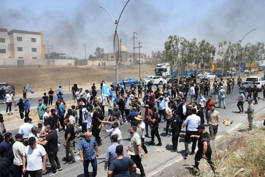 Arap ve Kürt siyasetçilere sesleniyorum. Aklınızı başınıza alın; çünkü Kerkük sizin malınız değil.

Altunköprü Belediye Başkanlığı ve bürokrasisinde görevler tek bir kesimin değil.

Ya adil bir şekilde Türkmen yurdu Altunköprü’de görevler dağıtılır. Ya da direnişimiz devam eder.