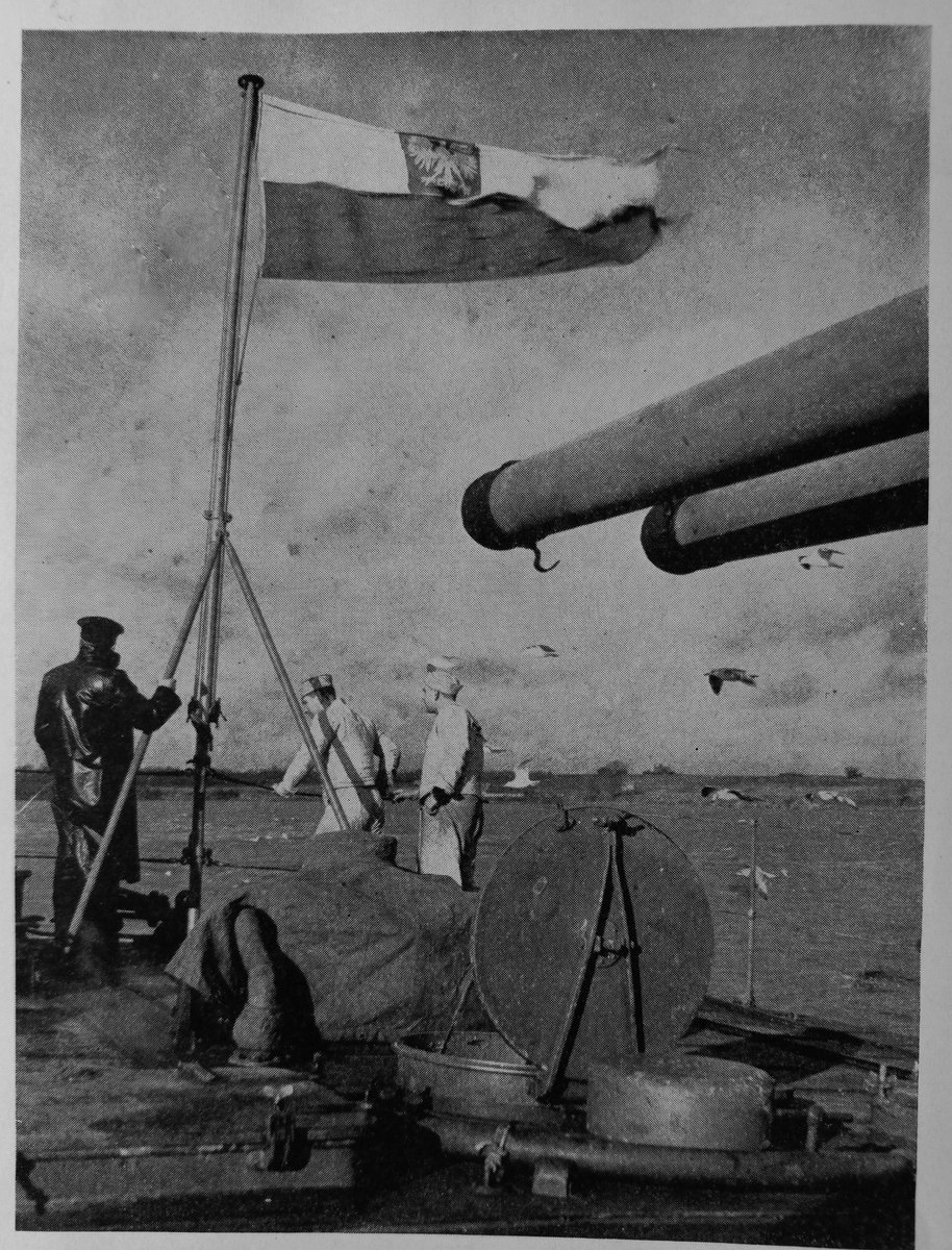MJBudzinski's tweet image. "The flag with the White Eagle flies on the masts of Polish ships. Polish destroyer ready for action on the Atlantic."