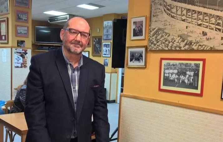 Queremos agradecer a Carlos Romero su brillante labor al frente del <a href="/AHistoriaSFC/">Museo & Historia Sevilla FC</a>. Sus logros realzan ya la historia del club.

Los trabajadores del club de sobrada experiencia y sevillismo son un patrimonio inmaterial que el <a href="/SevillaFC/">Sevilla Fútbol Club</a> ha de mantener. 

Gracias por todo, Carlos.