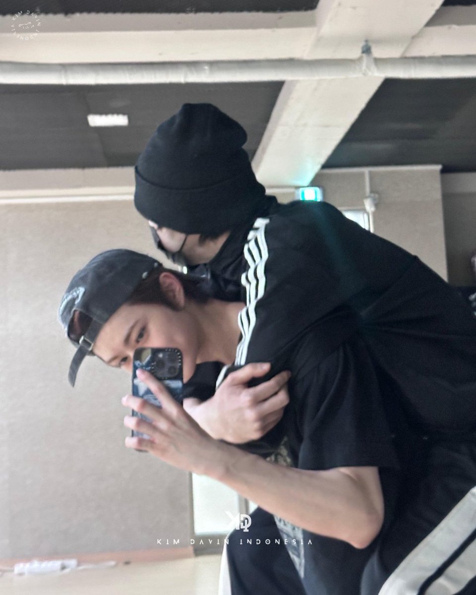 250630 | #LEO #XODIAC on M+ Chat 💬

LEO with Big Baby #DAVIN 😭🤍

#다빈 #소디엑 #KimDavinINA
