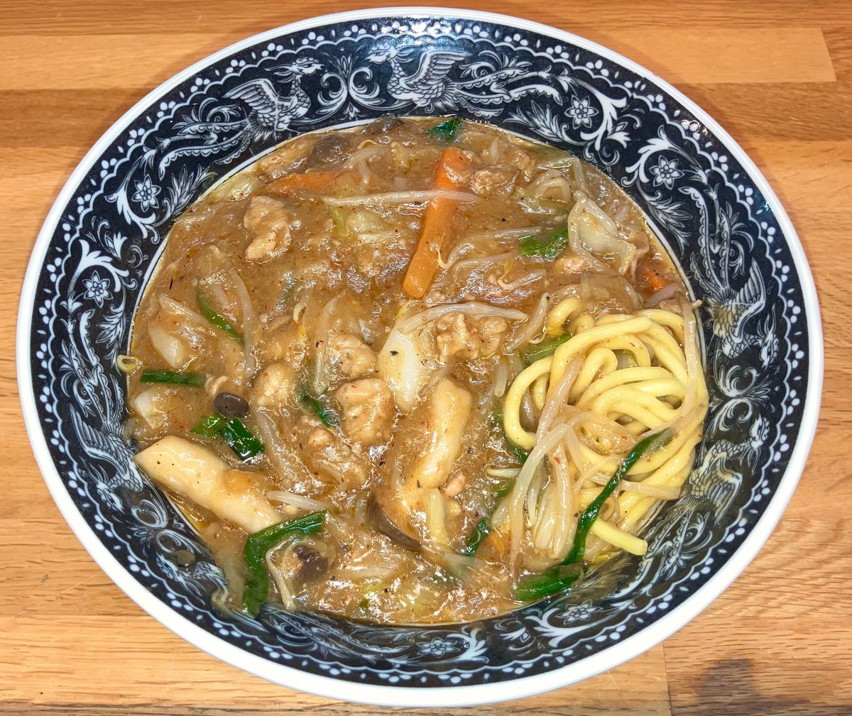 6月30日(月)は、荻窪/四面道交差点「味噌っ子ふっく」で夜の部に限定ラーメン

店長「信貴(シギ)」氏による「信貴の刻」と銘打った定期開催イベントの第5回目

今回は前回に続き八宝味噌湯麵 
私は今回も半麺(茹で前100g)

その代わりに赤星を3本飲んじゃいましたw

今回も「信貴の刻」を楽しみました