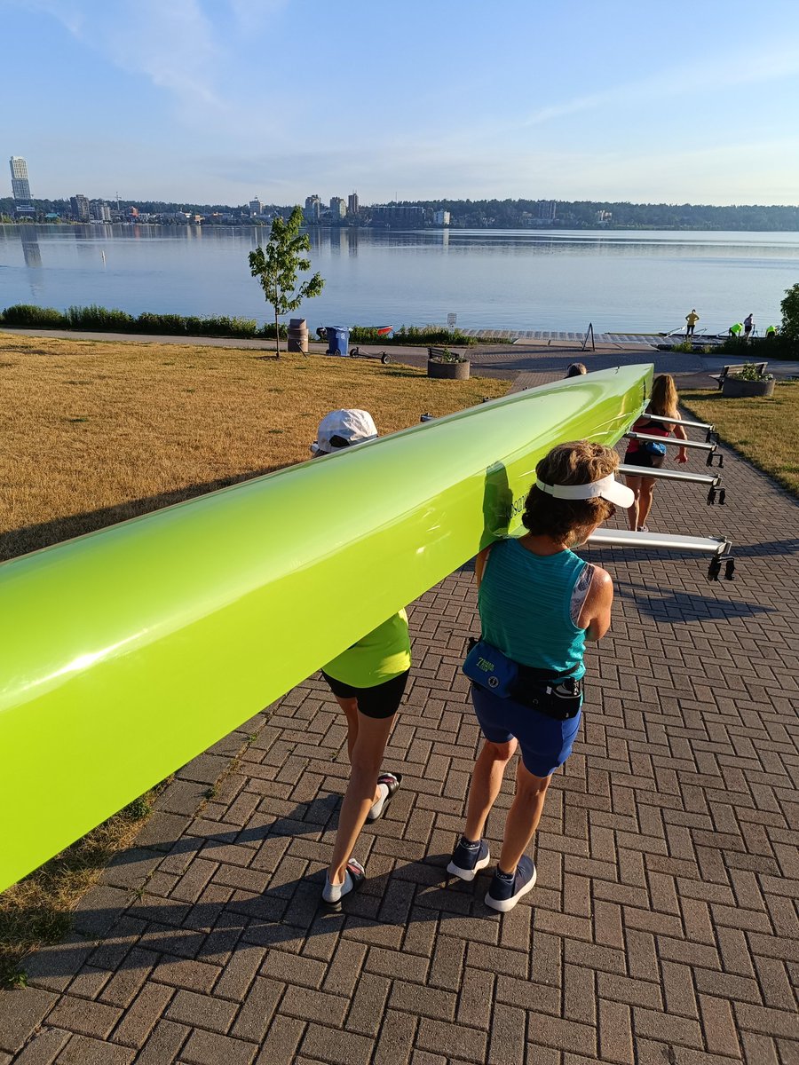 BarrieRowing's tweet photo. A fun morning on the flat waters of Kempenfelt Bay! Welcome to our new summer staff starting this week.  🌞#rowing #fitnessonwater ❤️💛🧡💦 https://t.co/7blSVtXCxV