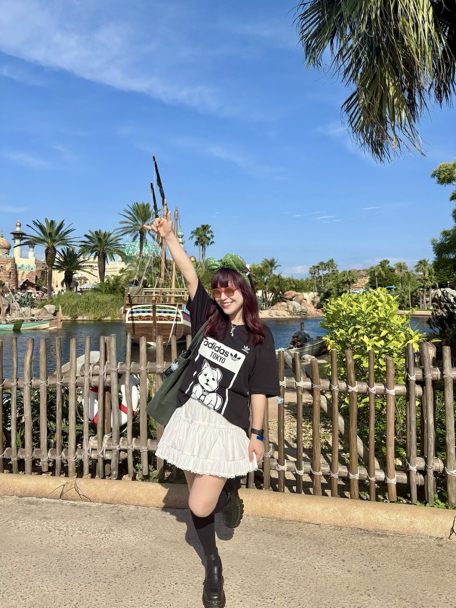 raylisongs's tweet photo. 明日の渋谷クロスFM「玲里のSugar Baby Radio」14:00〜は一人喋り！弾き語りもする予定です。7月のトークテーマは「あなたの夏への扉、教えてください」🚪🐈夏の扉を開く時に聴く、またはあの夏を思い出してしまう夏の名曲も大募集！勿論いつものメッセージやご質問も、ぜし！https://t.co/W6CRLKNIQX https://t.co/TiPq4VzbHa