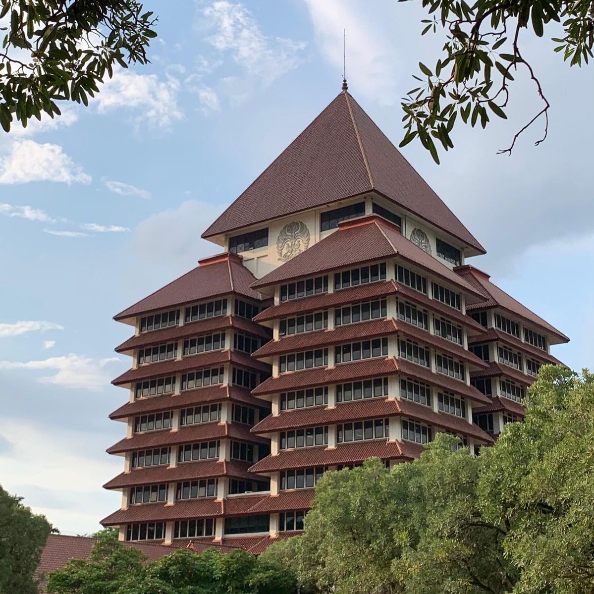 TKA katanya bakal makin penting buat masuk PTN, bahkan SNBP. Aku panik 😭 tapi dua buku ini bener-bener nyelametin

—a thread