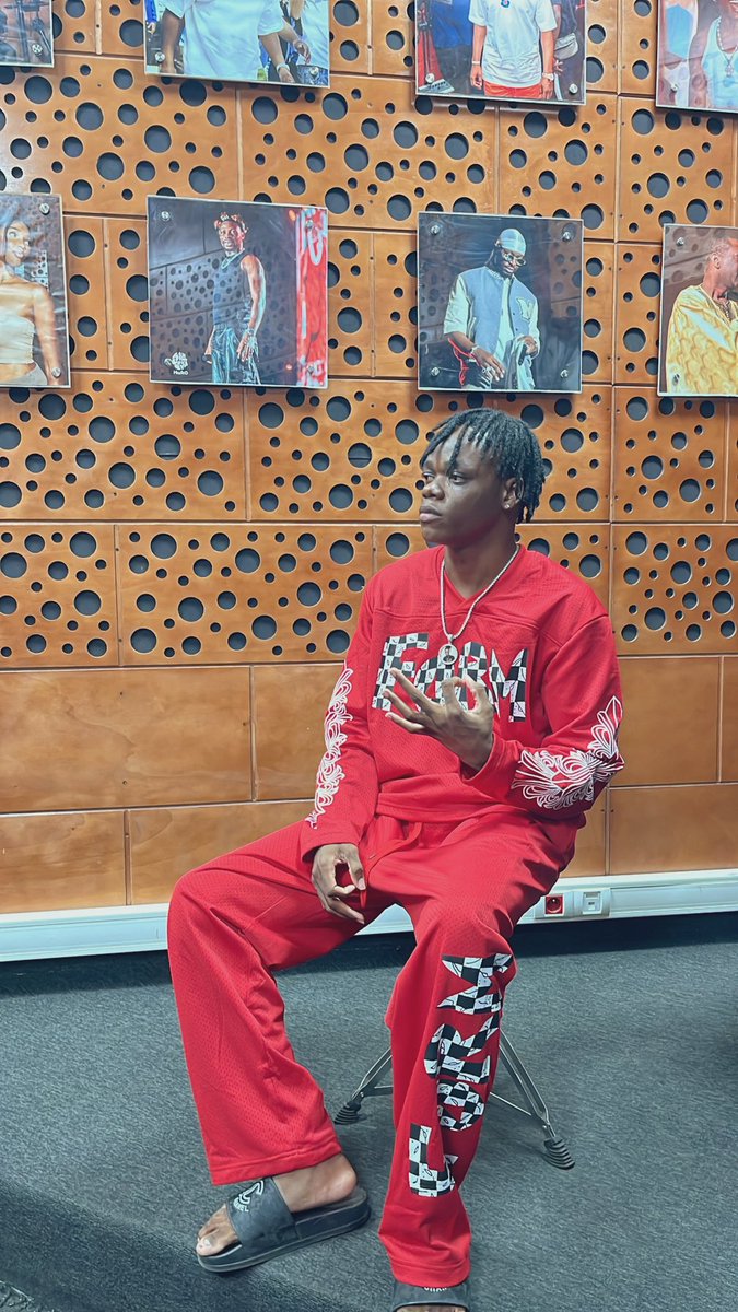 renoi_violent's tweet photo. Pas de suceurs je fais confiance aux potes pour les problèmes je m’en remets à god #enattendantjaime #rvgang #bdlv #renoi #bientotdisponible https://t.co/E6nn5bcMJC