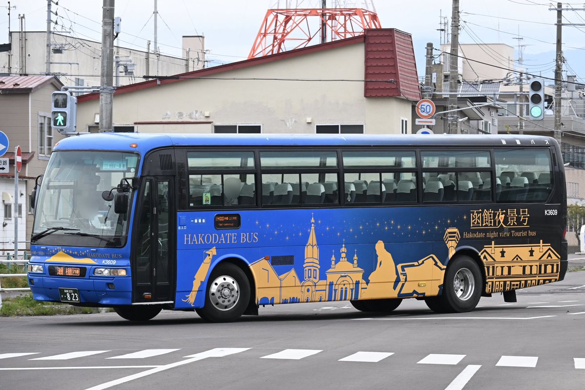 函館バスの長距離組。マーキュリーカラーは良いですね。瀬棚からは新車に追われた函館夜景号がやってきました。4台とも京浜急行バスから移籍のようです。
・函館バスE2340/函館200か831
・函館バスE2348/函館200か905
・函館バスE2343/函館200か880
・函館バスK3609/函館200か823