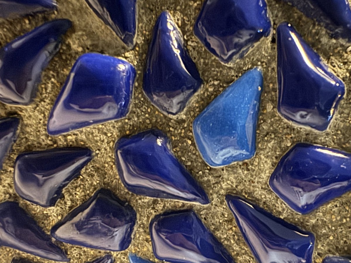 ついに完成ー！！
ジブリパークの中央階段風ティッシュケース🩵😆

このタイル、ずっと触ってたいくらい好きで好きで好きなんだ.....