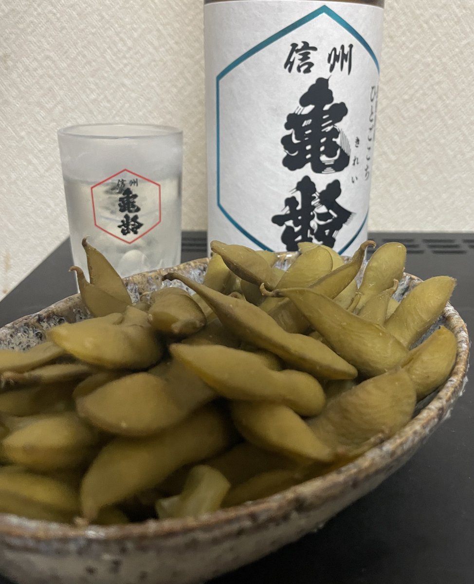 c_c_camper's tweet photo. 亀齡と枝豆🍶 https://t.co/qaZS4VsV0A