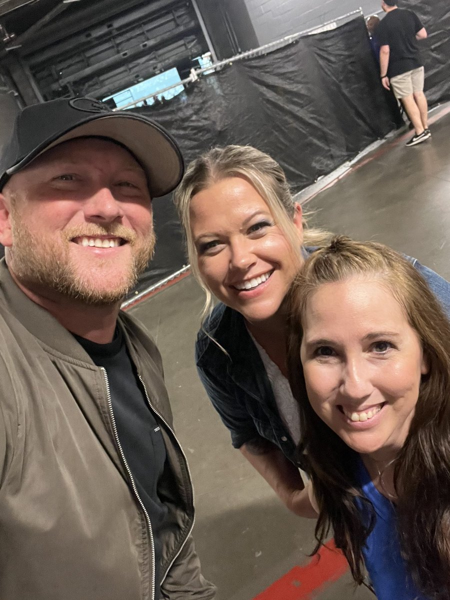 Happy Birthday <a href="/coleswindell/">Cole Swindell</a>  🍻🎉🎂 what a special year you have ahead of you … can’t wait to support you thru it all! See you <a href="/WebsterHall/">Webster Hall</a> to celebrate #coleswindell #DHC #spanishmoss