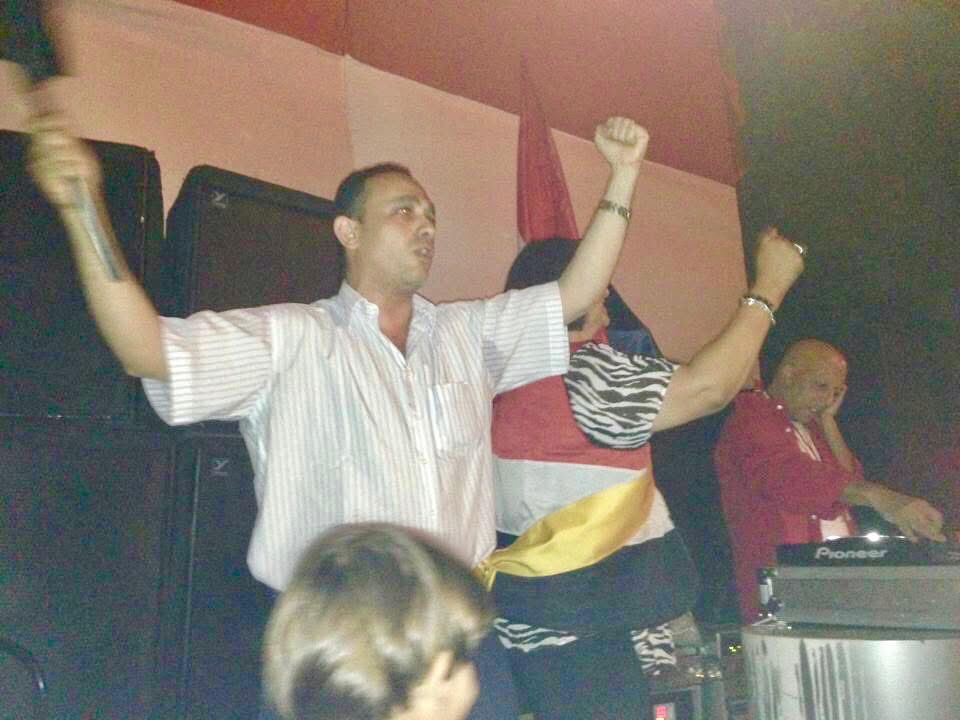 قبل ٣٠ يونيو، قدمت استقالتي من البرلمان ونزلت الشارع وسط الناس أشجعهم على استكمال الثورة السلمية.
٣٠ يونيو امتداد لـ ٢٥ يناير… ثورتين بيكملوا بعض ضد الفساد والاستبداد.
الشعب لما بيتكلم بصوت واحد، بيغير تاريخه.
#٣٠_يونيو #٢٥_يناير #تحيا_مصر