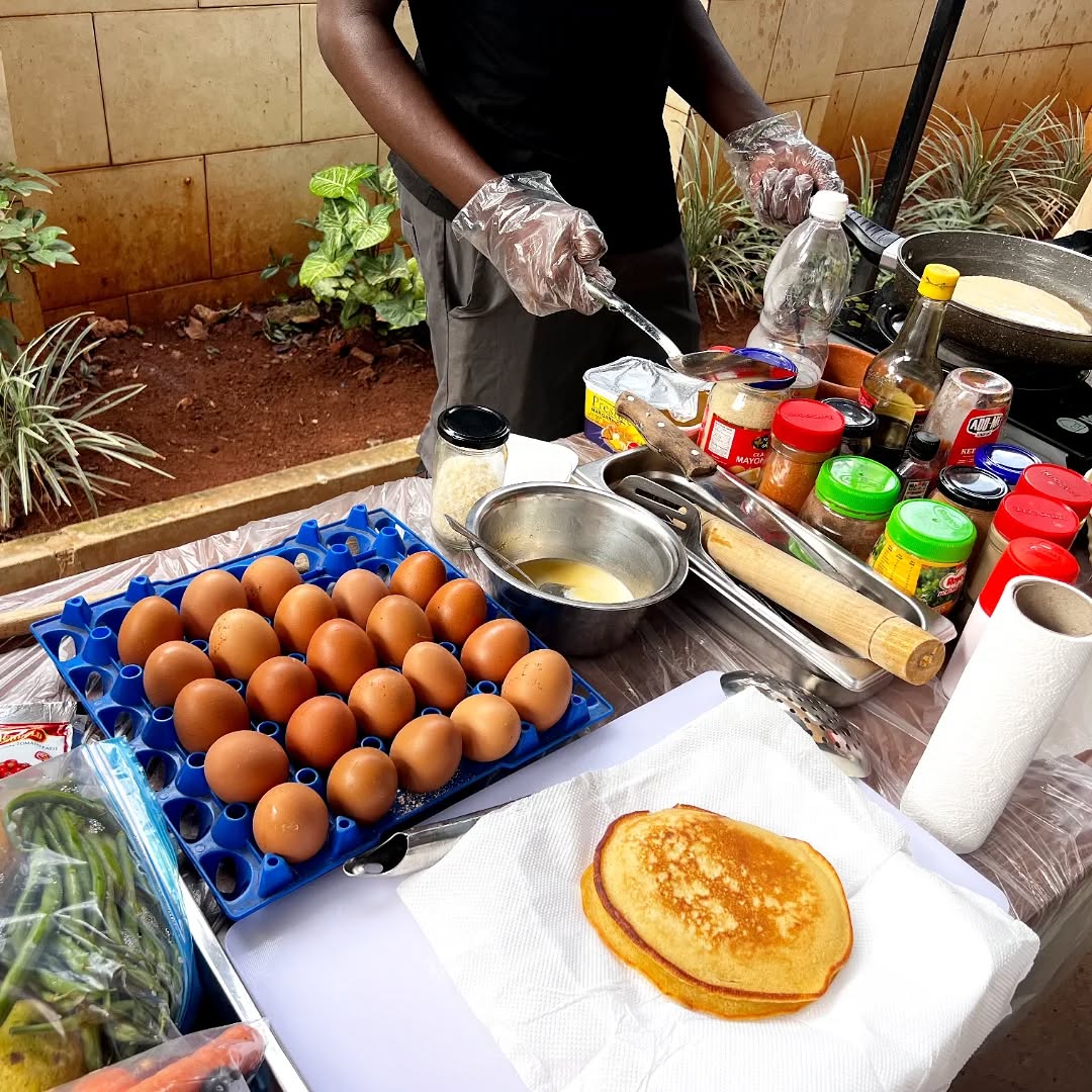ninahs_kitchen_'s tweet image. Saturday was was a blast as we held a #cookingclass with @mkazipreneur 🎉👩🏽‍🍳 
We prepared scrambled eggs, spring rolls, stir-fried chicken, and golden pancakes🥚🌯🍗🥞
Thank you @mkazipreneur and everyone who joined us. 👏

#NinahsKitchenMasala #CookingClassRecap #FoodWithLove