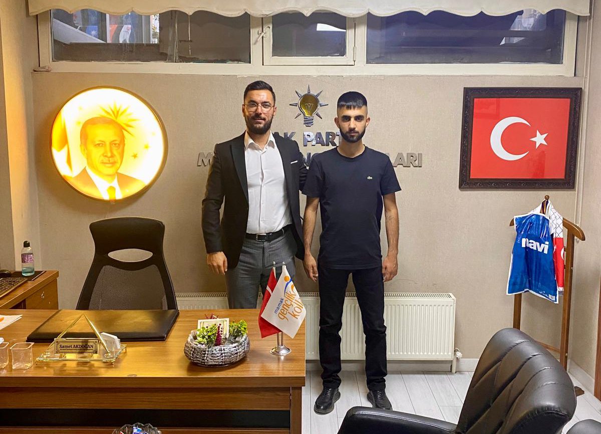 Abidinpaşa Mahallesi, Gençlik Kolları Mahalle Temsillciliği’ne Hüseyin Hakbilir kardeşimiz atanmıştır. Yeni görevinde başarılar diliyoruz.