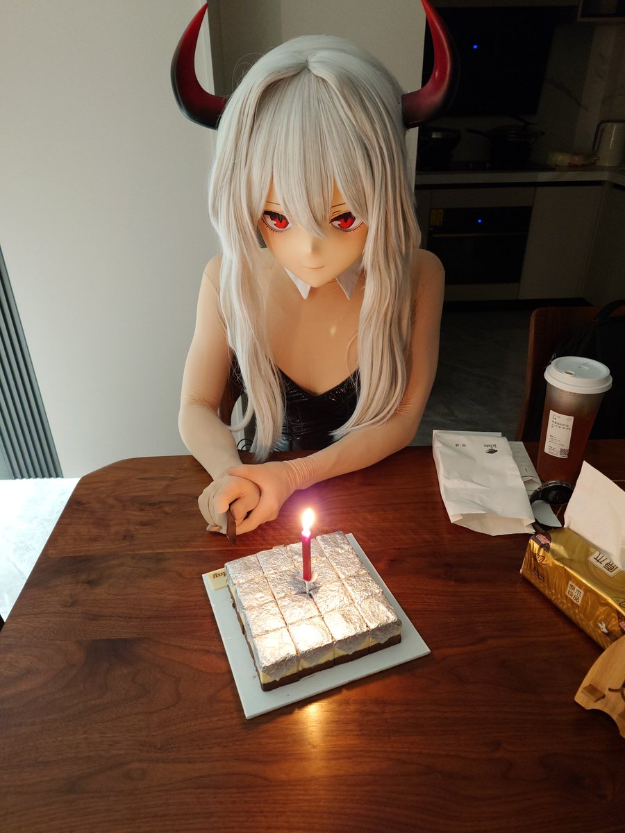 KraitgMAX's tweet photo. 生日啦 https://t.co/8G1ZGH7DTv
