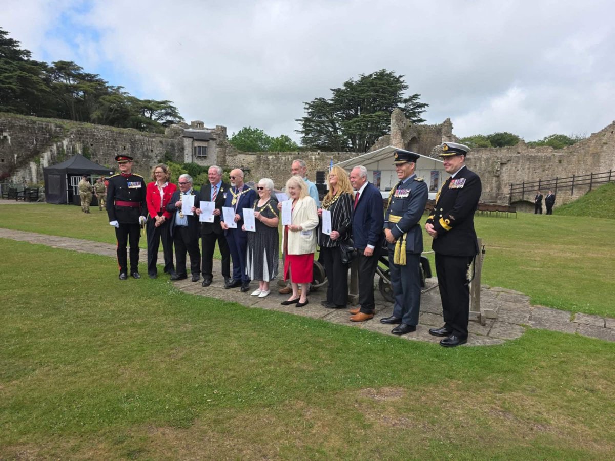 Tremendous turnout from UK Armed Forces (Regular &amp; Reserve) Cadet Forces, Veterans and Veteran support agencies in the glorious Welsh sunshine to support Wales National Armed Forces Day. Special thanks to <a href="/RAFMusic/">RAF Music</a>, <a href="/RAFFalcons/">RAF Falcons</a>, <a href="/WandWAirCadets/">Wales & West Region</a>.

#RAF #RAFFalcons #UKArmedForces