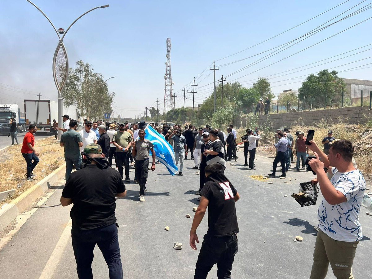 ما يحدث في التون گوبري تجاوز مرفوض وإهانة مقصودة.
إقصاء التركمان ليس قرارًا إداريًا، بل اعتداء على الوجود والكرامة.
من يعبث بكرامة التون گوبري، يعبث بالنار.
نحن أصحاب الأرض، ولن نقبل بالتهميش ولا بسرقة القرار.
#التون_گوبري
#تركمان_العراق
#خط_أحمر
#لا_للتهميش
#AltunKöprü
#kerkük