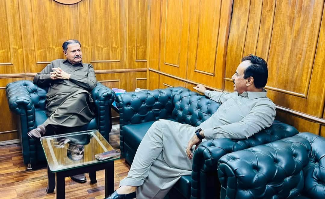 کراچی، 
ضلع تھرپارکر صدر پاکستان پیپلز پارٹی &amp; ڈسٹرکٹ چیئرمین ڈاکٹر غلام حیدر سمیجو نے صوبائی وزیر لائیو اسٹاک اینڈ فشریز محمد علی ملکانی سے 30 جون 2025 کو ان کے دفتر میں  ملاقات کی
<a href="/malimalkani74/">Muhammad ali Malkani</a> <a href="/drsamejo4/">Dr Haider Samejo</a>