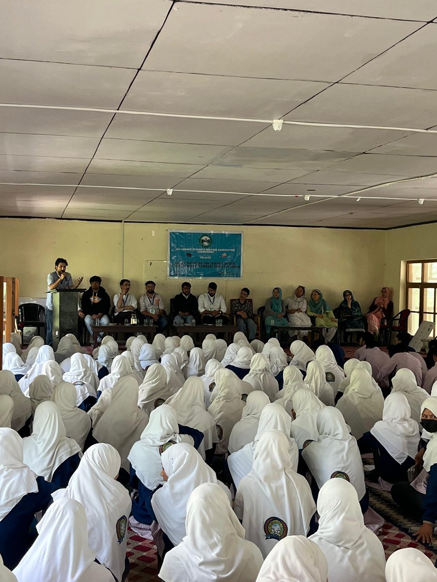 vol_ladakh's tweet image. ALSWAC concluded its 1st career guidance sessions for Kargil's higher secondary students (June 19-29), bridging educational gaps in remote areas. Plans for wider reach next year, including Leh. #LadakhEducation #CareerGuidance #StudentEmpowerment
More 
voiceofladakh.in/2025/06/ladakh…