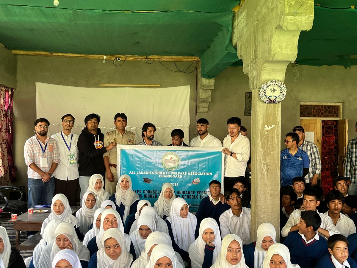 vol_ladakh's tweet image. ALSWAC concluded its 1st career guidance sessions for Kargil's higher secondary students (June 19-29), bridging educational gaps in remote areas. Plans for wider reach next year, including Leh. #LadakhEducation #CareerGuidance #StudentEmpowerment
More 
voiceofladakh.in/2025/06/ladakh…
