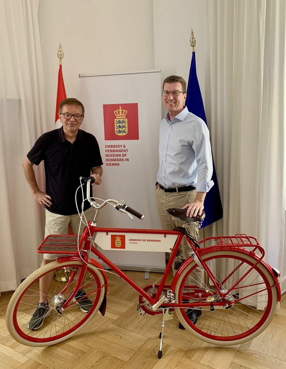 Christian Grønbech-Jensen 🇩🇰 (@dkambvienna) on Twitter photo Ich habe mich heute über das spannende Gespräch mit <a href="/rudi_anschober/">Rudi Anschober</a> über (fast) alles - von 🇩🇰 Dänemarks Fahrradkultur 🚲 und der grünen Wende 🌱 bis zu unserem 🇪🇺 EU-Ratsvorsitz und unseren Plänen über eine nachhaltige Zukunft - gefreut! Bald auf "2040- Der Podcast" zu hören! Ich habe mich heute über das spannende Gespräch mit <a href="/rudi_anschober/">Rudi Anschober</a> über (fast) alles - von 🇩🇰 Dänemarks Fahrradkultur 🚲 und der grünen Wende 🌱 bis zu unserem 🇪🇺 EU-Ratsvorsitz und unseren Plänen über eine nachhaltige Zukunft - gefreut! Bald auf "2040- Der Podcast" zu hören!