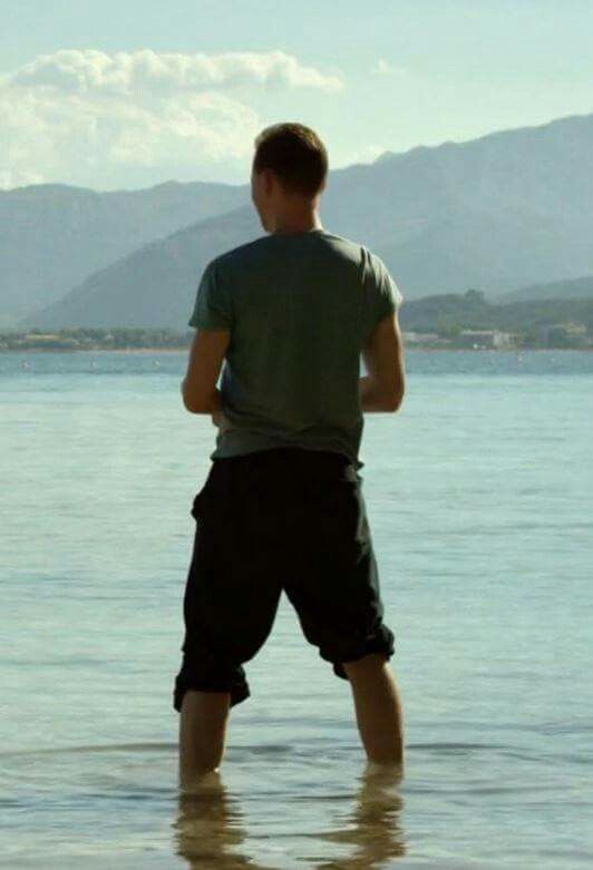 MilicaPloca's tweet image. #ManagerMonday  😋 Long legs in the shallow water. ⚡️🌊⚡️
#TomHiddleston #JonathanPine #TheNightManager1