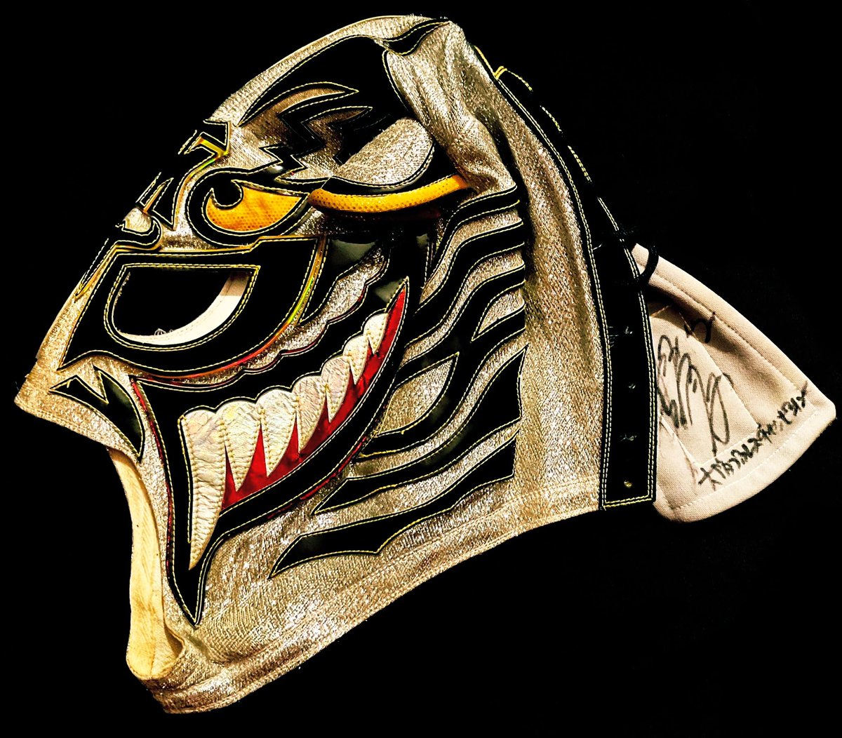 RHP4ever's tweet photo. Tigers Mask mask worn for Osaka Pro @osakapro when he was the Osaka Pro champion. This mask was made by Lagocean @LAGOCEANSASAKI. #TigersMask #Lagocean #OsakaPro #osk_pw https://t.co/GshQkQY1fr