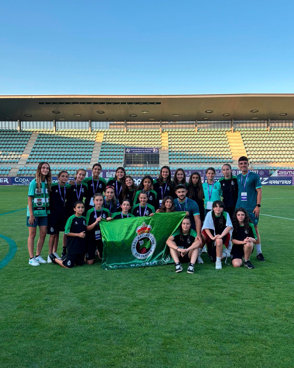 Cantera | Real Racing Club (@racingcantera) on Twitter photo ⚽️ Copalentina
El #RRCInfantilC cayó en semifinales frente al <a href="/RVfemenino/">Real Valladolid Femenino</a>, pero lo hizo dejando claro lo que significa este escudo: entrega, ilusión y compañerismo 💚
#CanteraRRC ⚽️ Copalentina
El #RRCInfantilC cayó en semifinales frente al <a href="/RVfemenino/">Real Valladolid Femenino</a>, pero lo hizo dejando claro lo que significa este escudo: entrega, ilusión y compañerismo 💚
#CanteraRRC