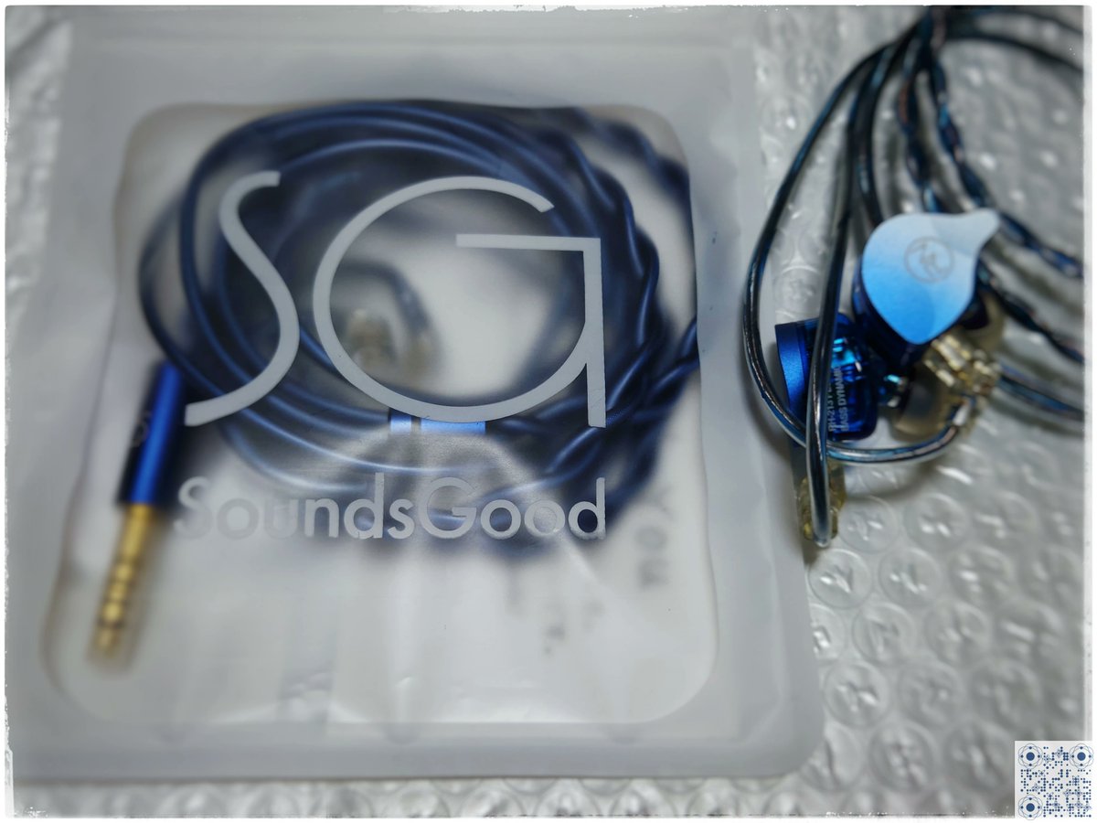 Mar35x's tweet image. 伊藤屋国際さんから
SoundsGood &quot;Brigit&quot; Blue Edition🟦
も到着😙
実物は海軍で使われる系統に近い落ち着いた青色🧐

とりあえず価格的に同格のRH-213 Plus に着けようかな…🤔
Chrysocolla だと明らかにケーブルの方がオーバースペックだったからな😗
#SoundsGood #Brigit
#イヤホンケーブル