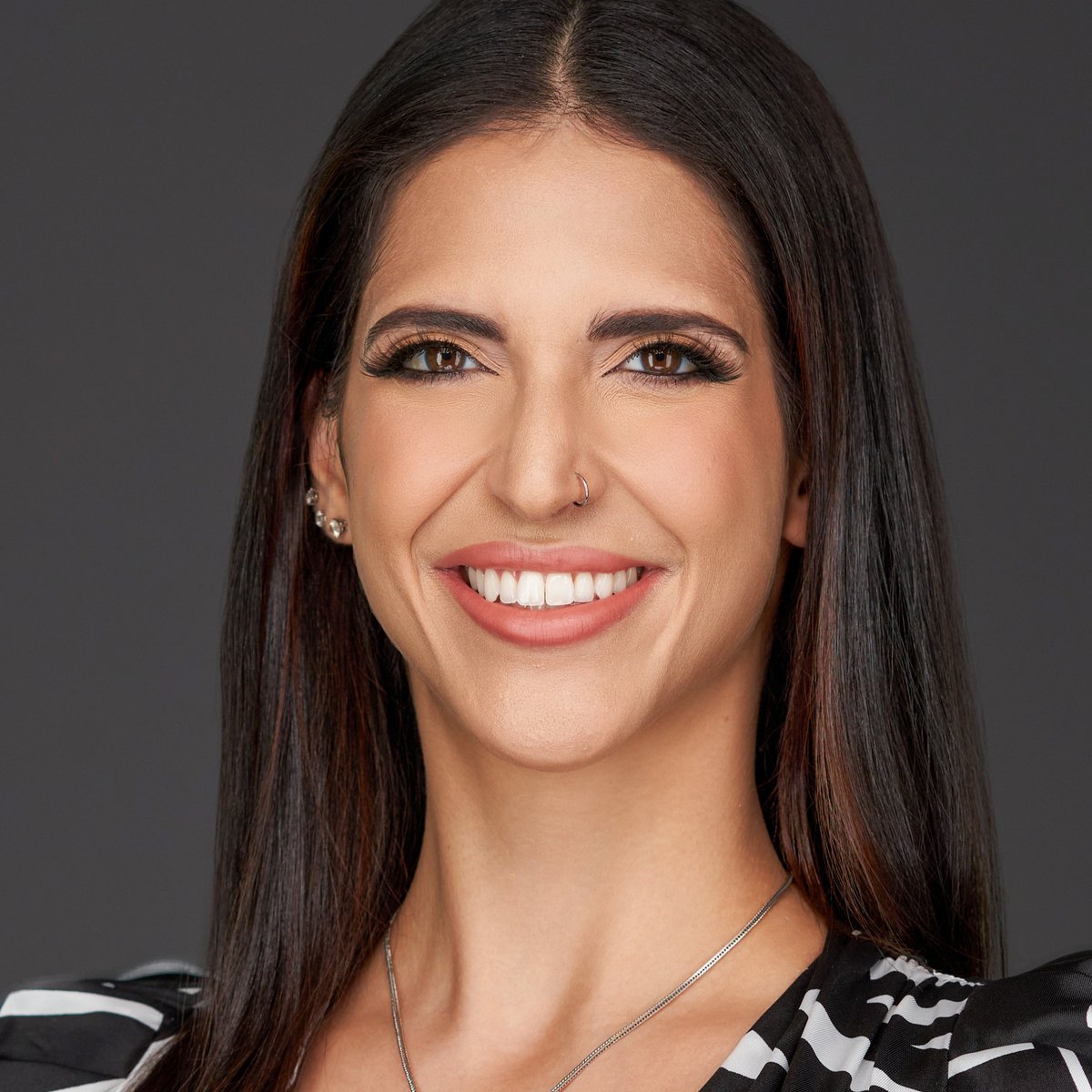 CHRISHEADSHOTS's tweet image. @lamyasluxuries is serving bold vibes and confidence with this headshot. 

 👉 Book your session at chrisheadshots.com

#ImageUpgrade #ConfidenceInFrame #HeadshotPhotography #StandOutProfessionally