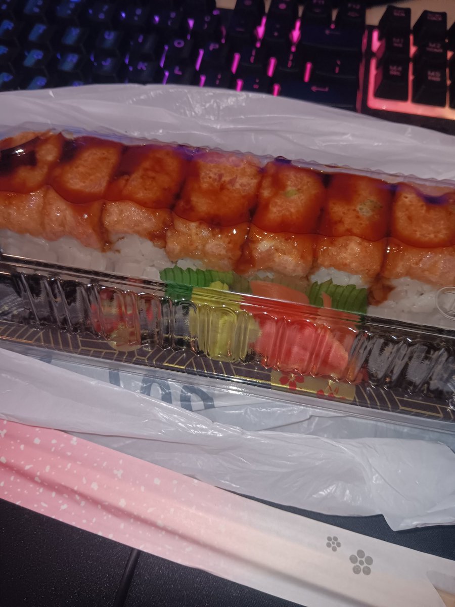 SupaSP_Unite's tweet photo. This is that real gamer fuel! My main meal from last night's stream while watching G2 almost choke at MSI. Golden Dragon roll from my local spot. https://t.co/STTxZ3lHjB