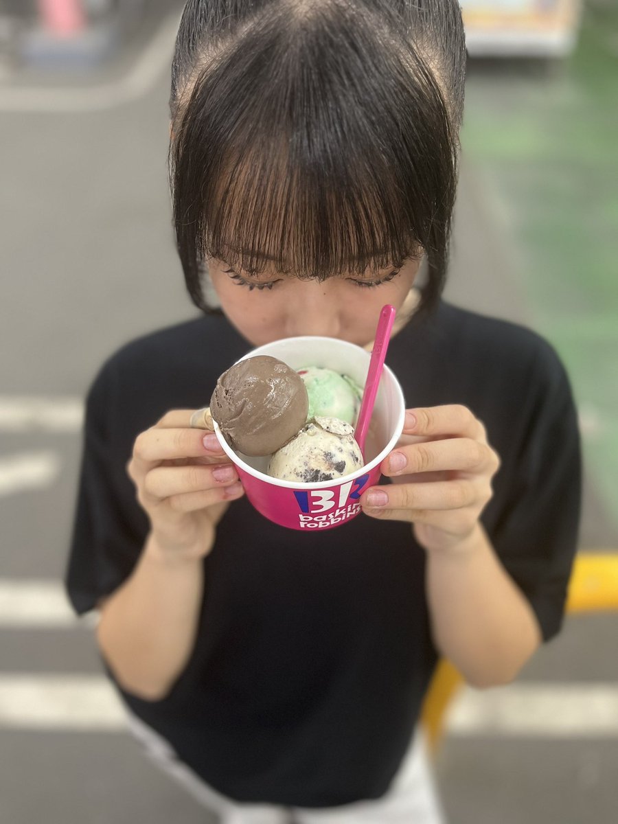 たくさんのバースデーメッセージ🎂
皆さんありがとうございました❤️
今日は家族でご飯食べに行ってきたよ🌟
大好きなサーティワンも今日は誕生日で3つ( *¯ ꒳¯*)ｳﾌﾌｯ

 #nanami
 #Happybirthday