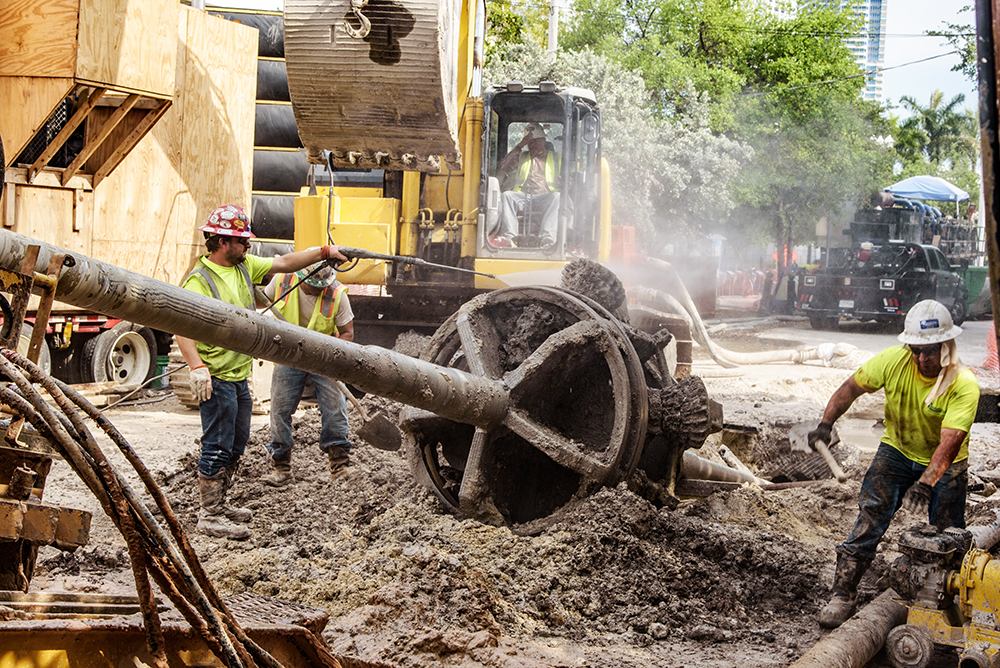 UConOnline's tweet image. This month's editor’s log explores how industry veterans and the HDDA are working to protect the future of directional drilling through safety, training, and a cultural shift. #fiberoptic #HDD

ow.ly/a7p550WhsQ1