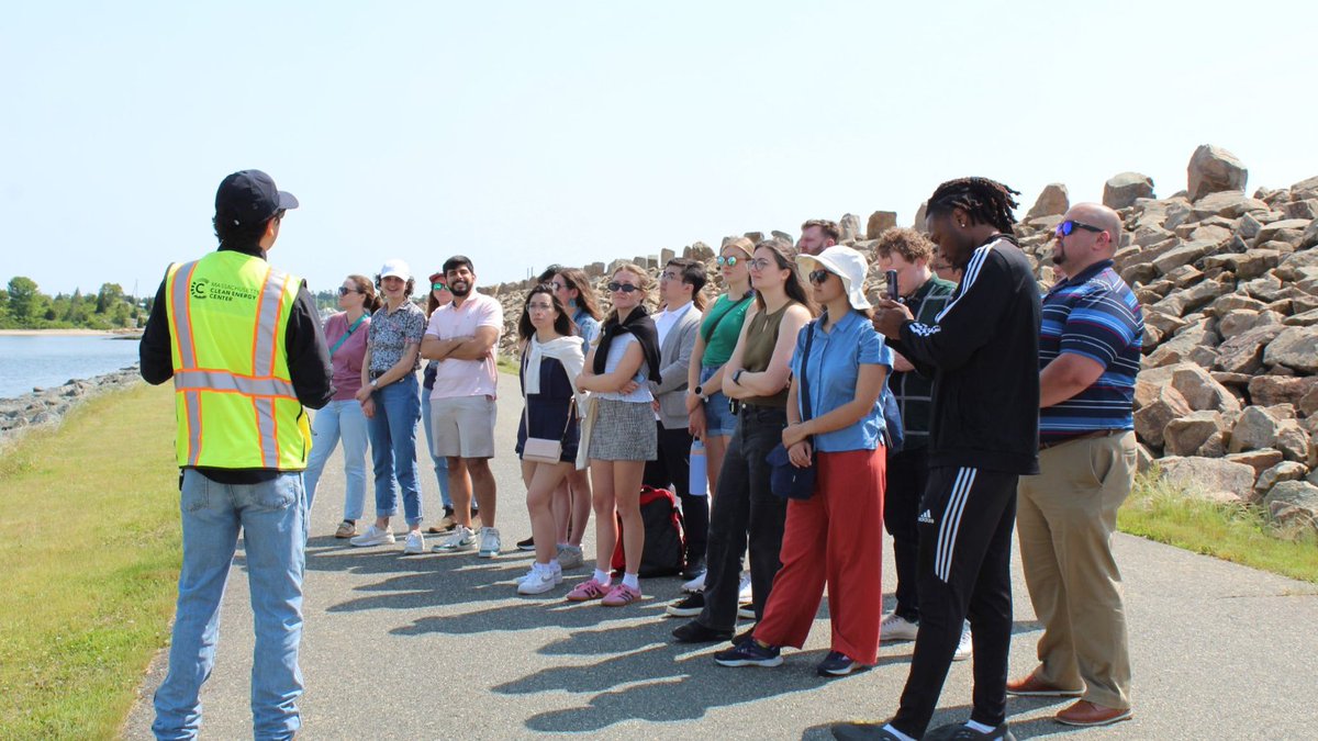 UMassD's tweet image. 📸 Shoutout to UMassD student Sam Riley interning with the New Bedford Ocean Cluster this summer! He’s diving into content creation & the blue economy—turning classroom skills into real-world impact. 🌊
#UMassD #SummerIntern #ProudToBeUMassD #BlueEconomy