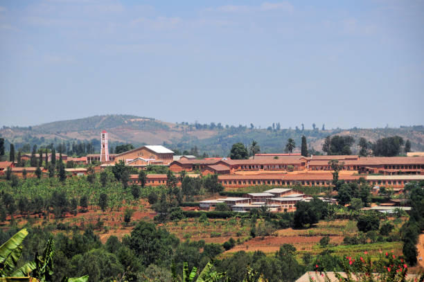 ImicokamaRadio's tweet photo. #Gitega, capitale politique du #Burundi, repose encore sur des infrastructures coloniales datant d’un siècle. Santé, éducation, voirie : l’heure est à la réhabilitation pour répondre aux besoins actuels et affirmer une souveraineté durable.https://t.co/kYvBXH2ZnU https://t.co/p2ZCijuHTz