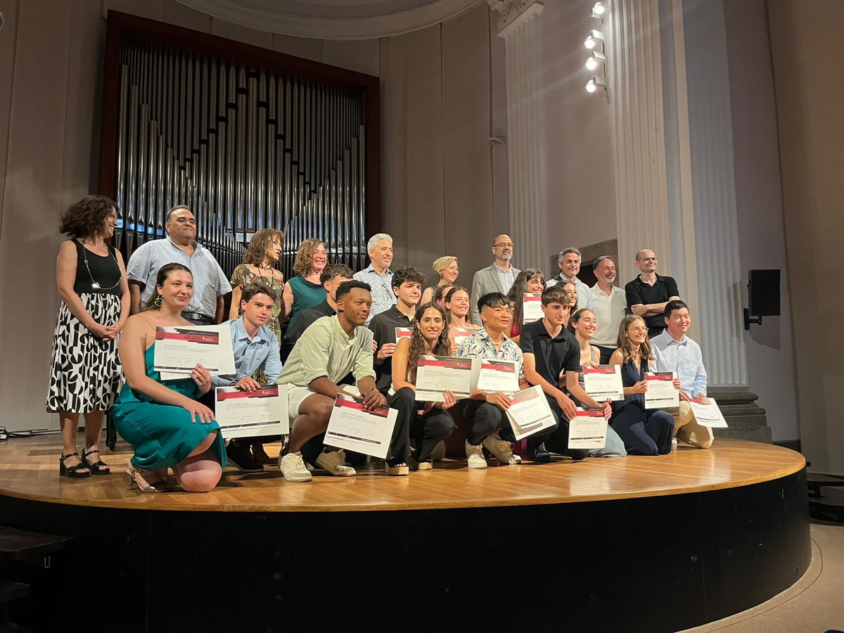 conservatorigi (@conservatorigi) on Twitter photo Enguany s'han graduat 18 alumnes que finalitzen el grau professional.
L'acte ha finalitzat amb un concert a càrrec d'alguns dels graduats per mostrar la bona feina feta durant tot el curs. Enhorabona! i felicitats al professorat que ho ha fet possible.
<a href="/DiputacioGirona/">Diputació de Girona</a> Enguany s'han graduat 18 alumnes que finalitzen el grau professional.
L'acte ha finalitzat amb un concert a càrrec d'alguns dels graduats per mostrar la bona feina feta durant tot el curs. Enhorabona! i felicitats al professorat que ho ha fet possible.
<a href="/DiputacioGirona/">Diputació de Girona</a>