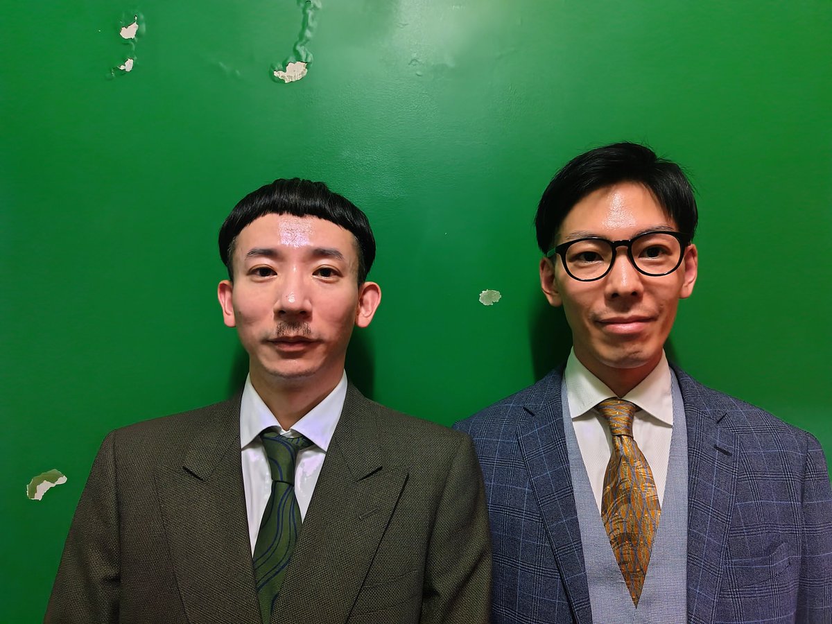 hamamura_ta's tweet photo. 藤野俊明さんと正式なユニット（正式なユニットって変な言葉）を組みました。
今までは仮の真・二大喜劇王でやっていましたが、これからは「茶の美しき」というコンビ名になります。
正式コンビ目指して頑張ります。
何卒宜しくお願いします。

ピンでも呼んで頂ければ大道練習芸か有りネタやります。 https://t.co/BguEABsF4E