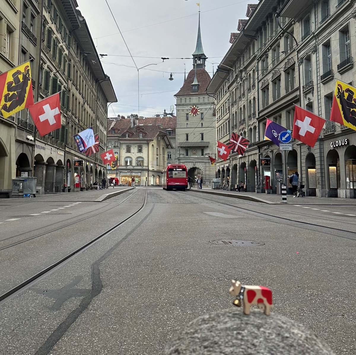 🐮 I’ve been clip-clopping on my little hooves today… and let me tell you, this mysterious Swiss city is really something! 🇨🇭

Here’s one clue (others are mooo-steriously hidden in the photo 👀):
🌊 The river Aare winds its way around the city.

Can you guess where I am?