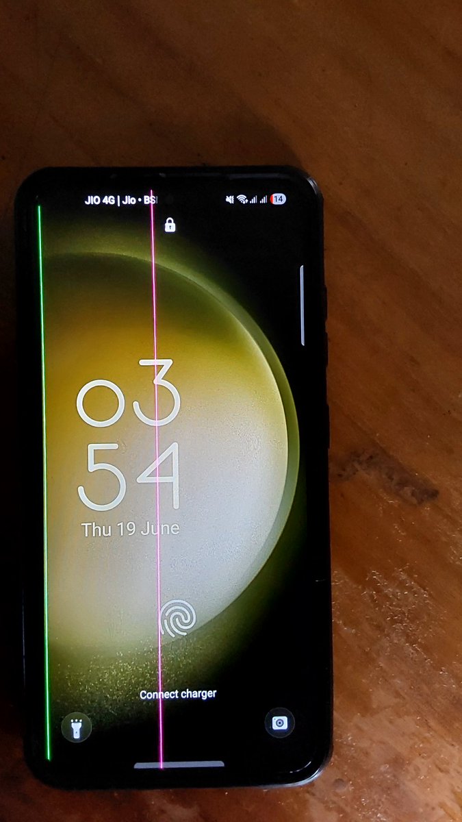 fayazmoham92990's tweet photo. Samsung is now offering green line, pink lines free of cost just by updates ,making customers to pay for damage they've done. Now the problem is withS23. They have made a customer care just to say these are our terms and policies. Shameless @SamsungIndia @SamsungMobile @greenline https://t.co/kBft4TA2Da