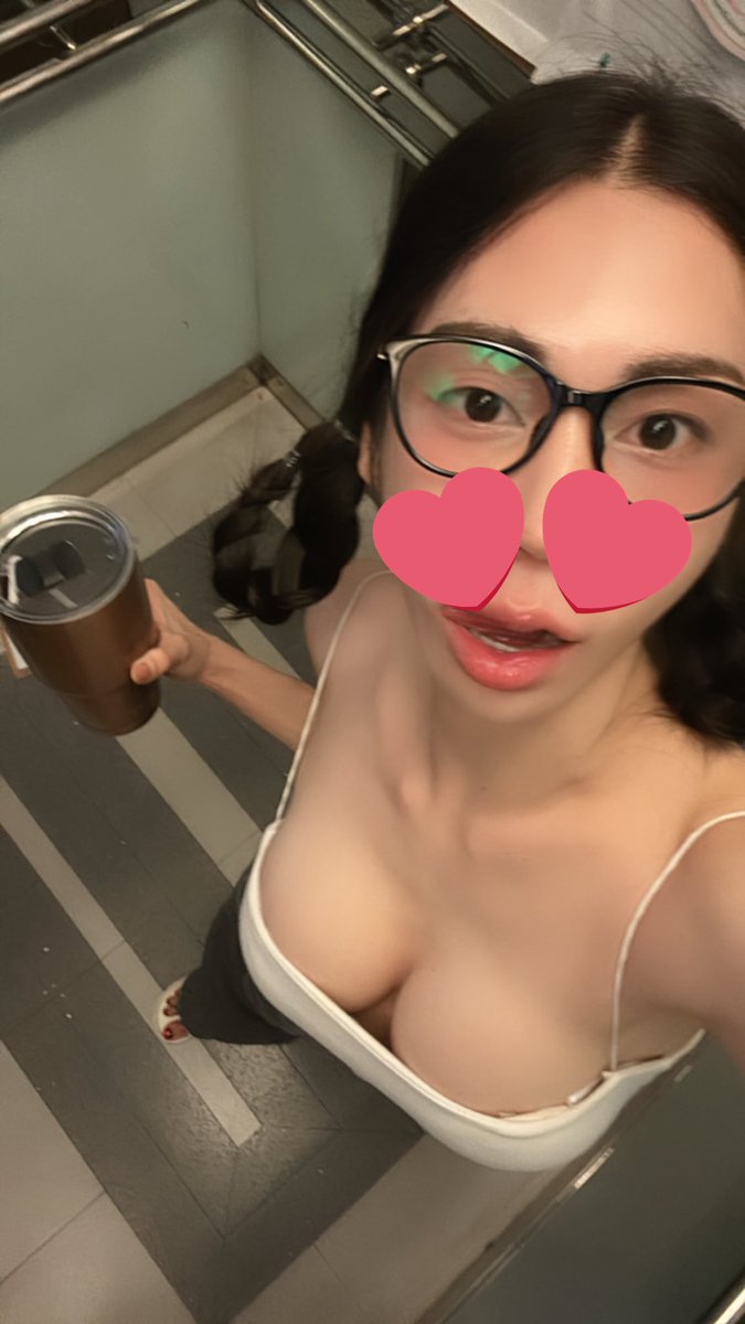 ถ่ายคลิปอม กันค่ะใครอยากเป็นหุ่นให้อมบ้างคะ มีหน้าที่อยู่เฉยๆ ให้หนูอม