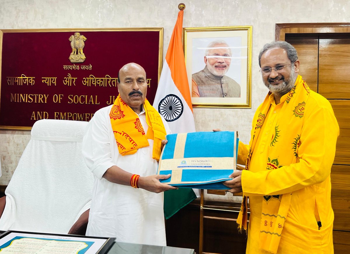 Dr. Chinmay Pandya (@drchinmayp) on Twitter photo “जब नेतृत्व में संस्कृति की जड़ें हों, तब समाज में न्याय और करुणा स्वतः प्रस्फुटित होते हैं।”
नई दिल्ली में <a href="/Drvirendrakum13/">Dr. Virendra Kumar</a> जी (माननीय मंत्री, <a href="/MSJEGOI/">Ministry of Social Justice & Empowerment, GOI</a>) से भेंट हुई।
भारतीय मूल्य-व्यवस्था, सामाजिक न्याय एवं ‘वसुधैव कुटुम्बकम्’ की भावना पर आत्मीय संवाद।
<a href="/awgpofficial/">AWGP - All World Gayatri Pariwar</a> से उनका “जब नेतृत्व में संस्कृति की जड़ें हों, तब समाज में न्याय और करुणा स्वतः प्रस्फुटित होते हैं।”
नई दिल्ली में <a href="/Drvirendrakum13/">Dr. Virendra Kumar</a> जी (माननीय मंत्री, <a href="/MSJEGOI/">Ministry of Social Justice & Empowerment, GOI</a>) से भेंट हुई।
भारतीय मूल्य-व्यवस्था, सामाजिक न्याय एवं ‘वसुधैव कुटुम्बकम्’ की भावना पर आत्मीय संवाद।
<a href="/awgpofficial/">AWGP - All World Gayatri Pariwar</a> से उनका