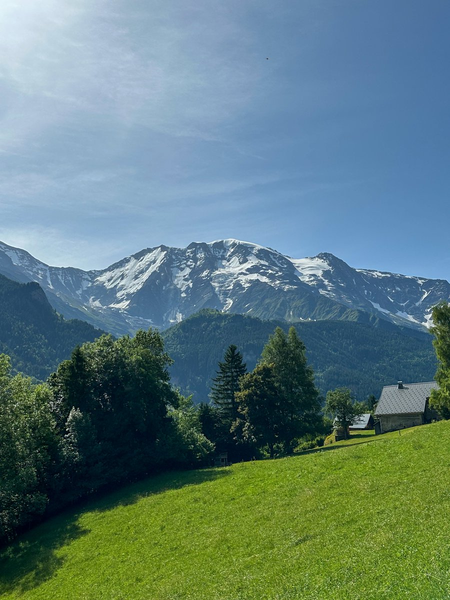 C’est la Journée mondiale des réseaux sociaux ! À Saint-Gervais, on a décidé de vous partager nos plus beaux paysages. 😍🏔

📍 À vous de jouer, dites-nous quels sont vos coins préférés de notre magnifique village de montagne !